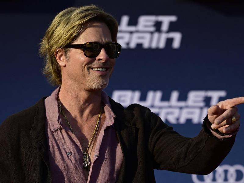 Esta semana se han reportado temperaturas récord en Europa y partes de América. Si bien el preocupante calor puede hacer que desees vestirte lo más fresco posible, y quizá ese sea el caso del actor Brad Pitt.