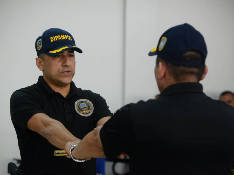 <b><span class=mln_uppercase_mln>Funciones.</span></b> El comisario Darío Flores inició sus labores ayer.