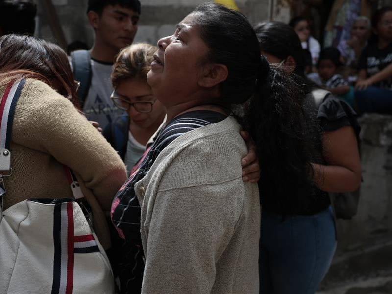 Familiares de las víctimas identificaron a varias de las personas fallecidas en el trágico accidente.