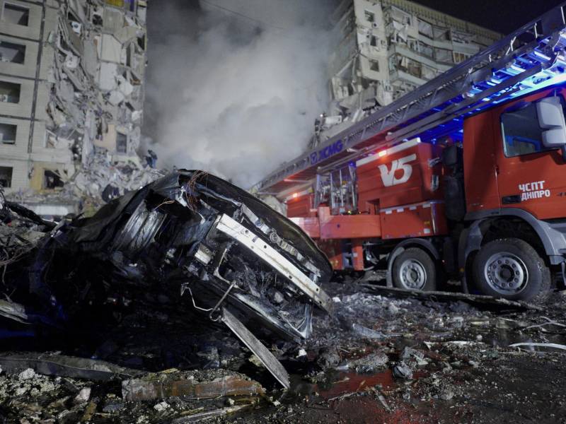 Al menos 20 personas murieron en el bombardeo ruso de un edificio el sábado en <b>Dnipró</b>, este de Ucrania, según un nuevo balance comunicado por el jefe de la administración militar de la región de Dnipropetrovsk, Valentyn Reznichenko.