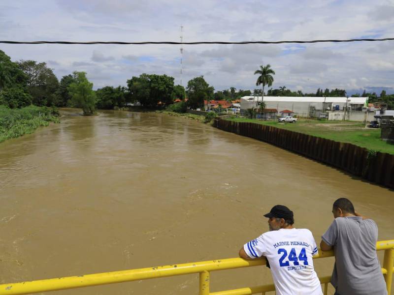Salió el sol en La Lima y la lluvia ha cesado luego de casi dos dos días en zozobra por el incremento del caudal del río Chamelecón, que cruza el centro de la ciudad.