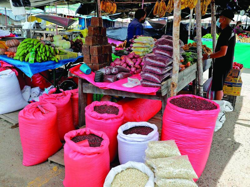 El alto costo de productos agrícolas y la situación económica ha hecho que muchas familias no puedan acceder a ellos.