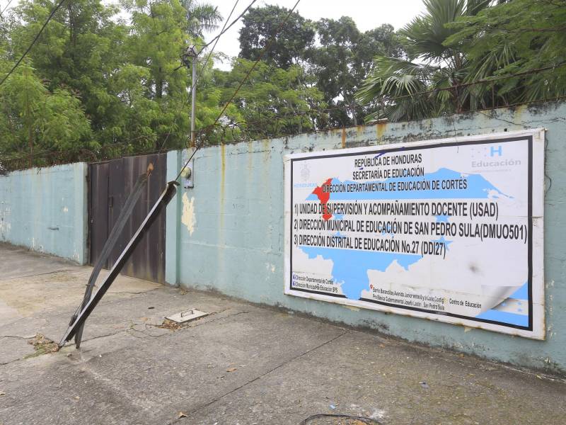 Padres de familia del Primero de Mayo y autoridades de la Departamental de Educación se reunieron ayer por más de cuatro horas en la Dirección Municipal ubicada entre la 9 y 8 calle, 4 avenida de Barandillas.