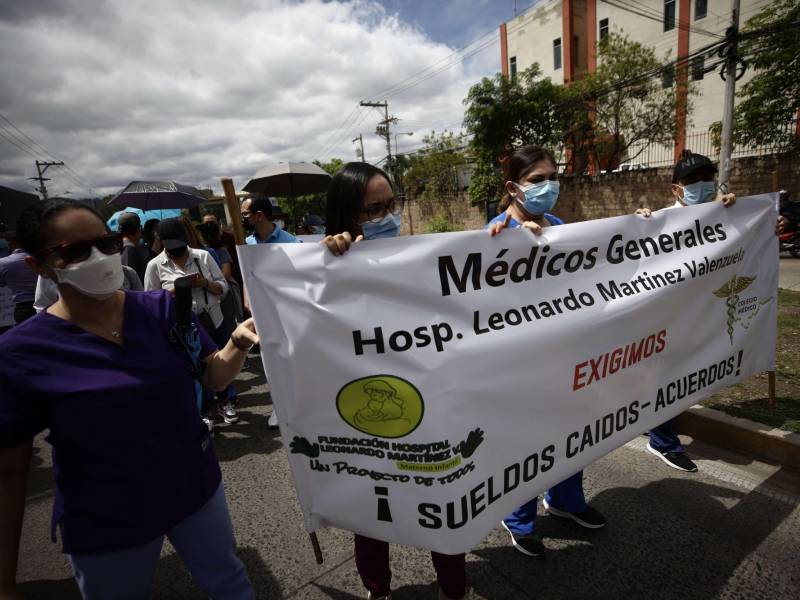 Los medicos sampedranos protestaron este año en Tegucigalpa por la precaria situación del sistema sanitario y falta de trabajo