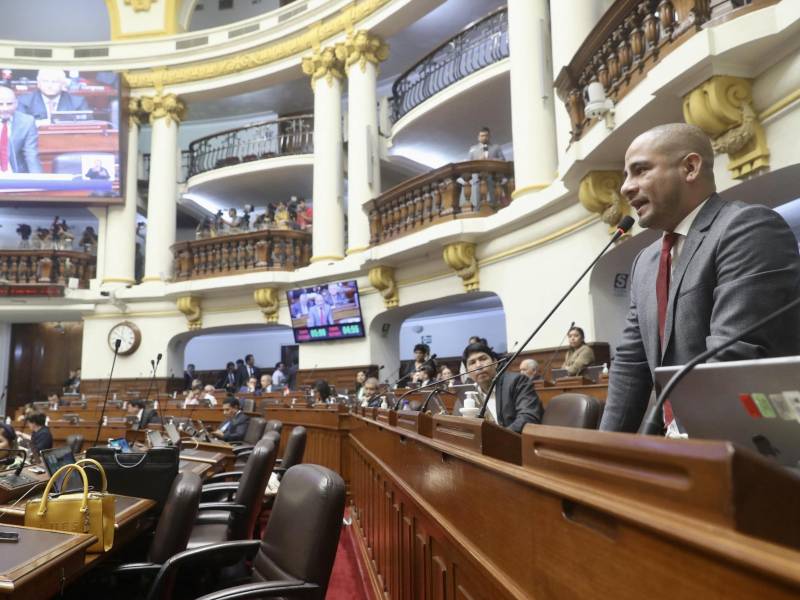 El Congreso de Perú agudiza la crisis política al dilatar la aprobación del adelanto de elecciones.