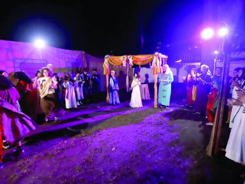 Los alumnos, maestros, padres de familia, exalumnos y voluntarios se prepararon por varios meses para ofrecer un nacimiento viviente único en el país. Fotos: FRANKLIN MUÑOZ