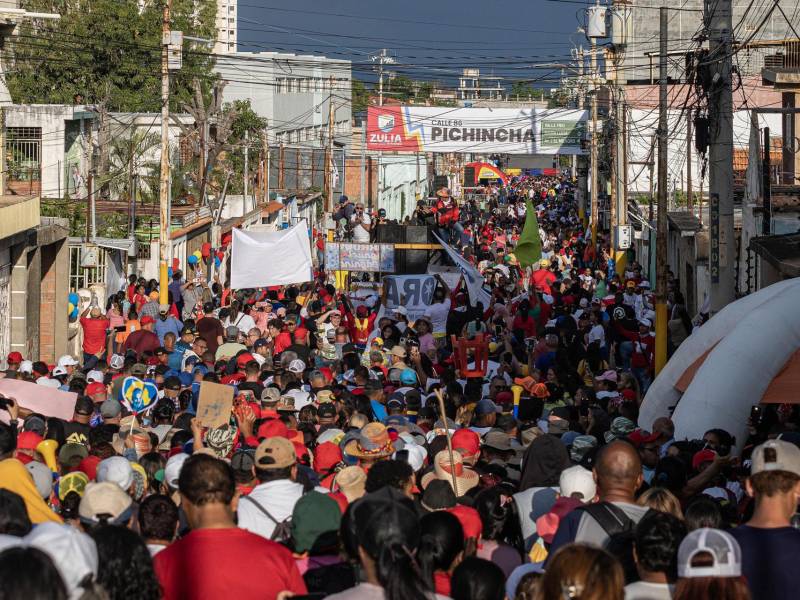 Cientos de chavistas se manifestaron contra la recompensa ofrecida por EEUU por información que lleve al arresto de Maduro.