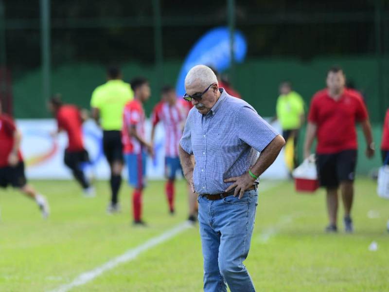 Manuel Keosseián y su Marathón perdieron 3-1 ante Olimpia en la semifinal de ida del Apertura 2022.