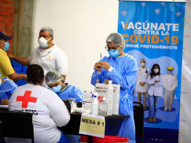 Mientras el covid-19 siga cobrando vidas, usted no debe bajar la guardia, vacúnese y sígase cuidando.