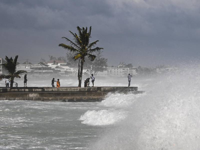 Beryl dejó estragos a su paso por varias islas del Caribe el lunes por la tarde.