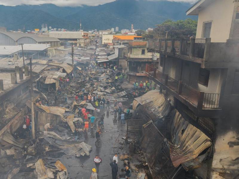 El incendio registrado la noche del lunes en el mercado Medina-Concepción, en San Pedro Sula, redujo a cenizas varios negocios; sin embargo, en medio de la tragedia, también hay testimonios de milagros atribuidos a Dios.