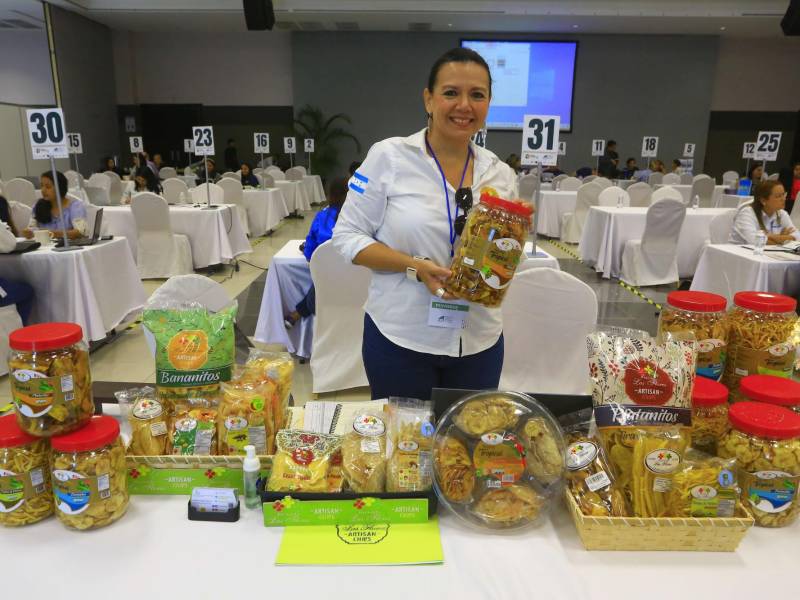 Karen Dubón participó en la rueda de negocios de la Cámara de Comercio e Industrias de Cortés en busca de nuevos clientes.