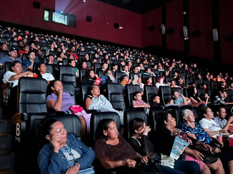 Una de las salas de los cines donde se proyectó la película Sonido de Libertad en San Pedro Sula.