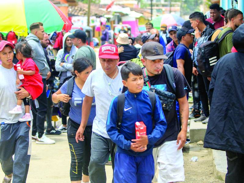 Además de que el flujo migratorio es alto, los extranjeros suelen pasar varios días antes de partir, pues aprovechan a trabajar algunas semanas para recoger dinero. Los indocumentados viajan solos o en familias, con sus niños y mayores.