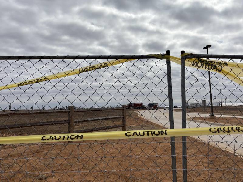 Fotografía que muestra una vía de acceso al Centro de Procesamiento de Inmigración en Texas (EE.UU.). Imagen de archivo. EFE/ Alejandra Arredondo.