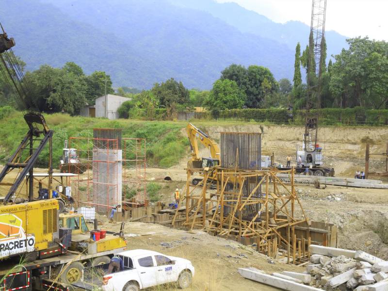 El puente sobre el río Santa Ana es uno de los proyectos insignes y asegura que es prioridad para el alcalde los proyectos de mitigación en la ciudad como colectores.