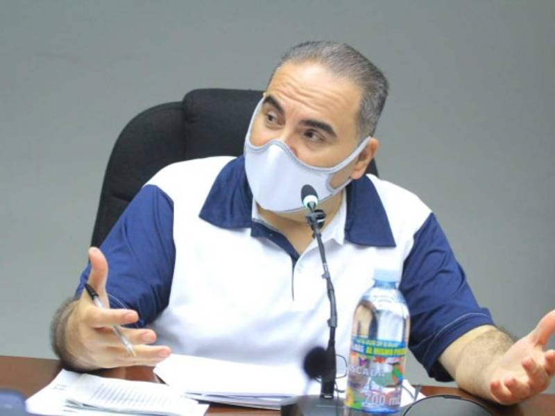 Saca acusó al fiscal destituido por Bukele de haberse negado a divulgar la lista de los funcionarios que recibieron sobresueldos./Twitter.