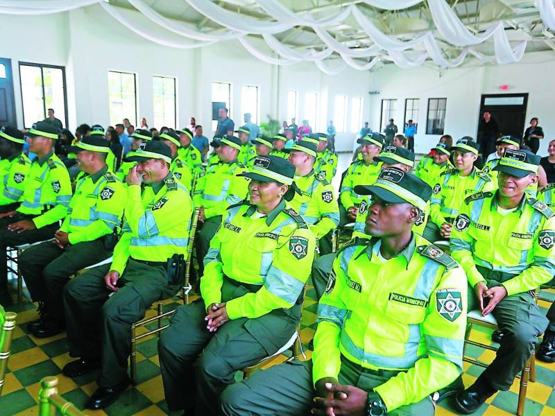 40 Policías culminaron el curso básico la semana anterior y serán asignados a garantizar la vialidad en el centro.