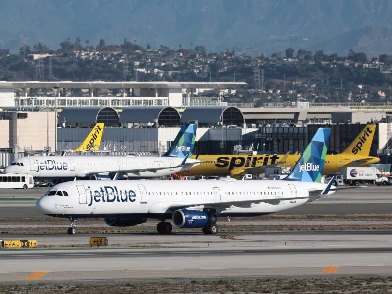 Una aeronave de JetBlue que volaba de Puerto Príncipe a Nueva York fue alcanzado por una bala.