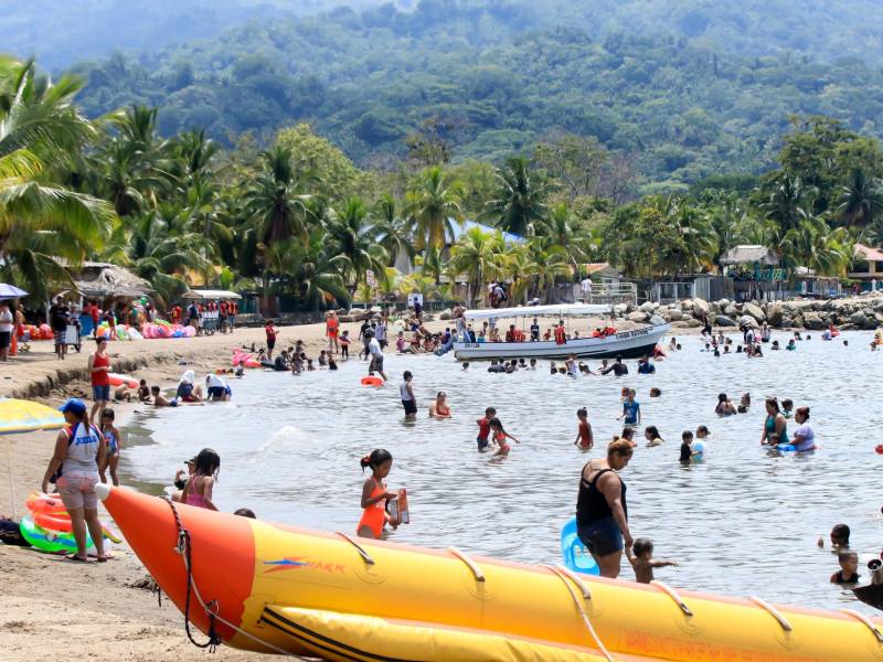 Uno de los lugares más visitados en el feriado Morazánico es la playa.