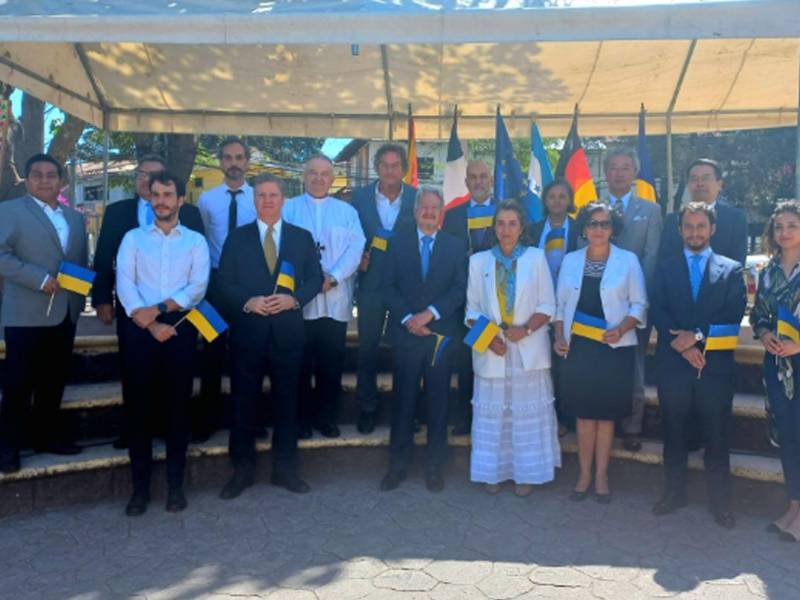 El acto de solidaridad, fue encabezado por el embajador de la UE, Jaume Segura.