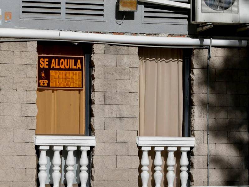 El costo promedio mensual de una habitación en España es de <b>700 euros.</b>