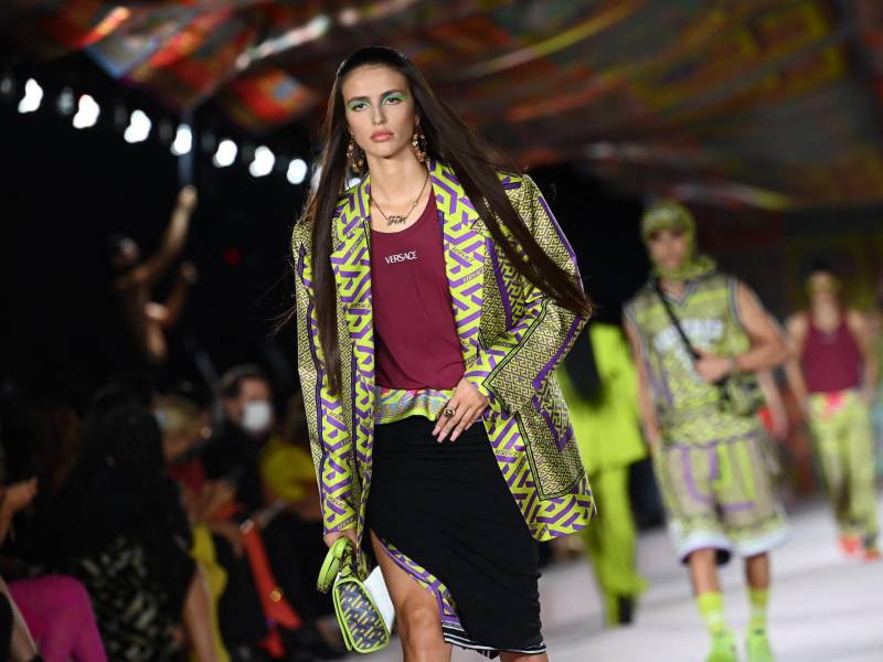 La colecció Versace's Women's Spring-Summer 2022 collection fue diseñada por Fendi,