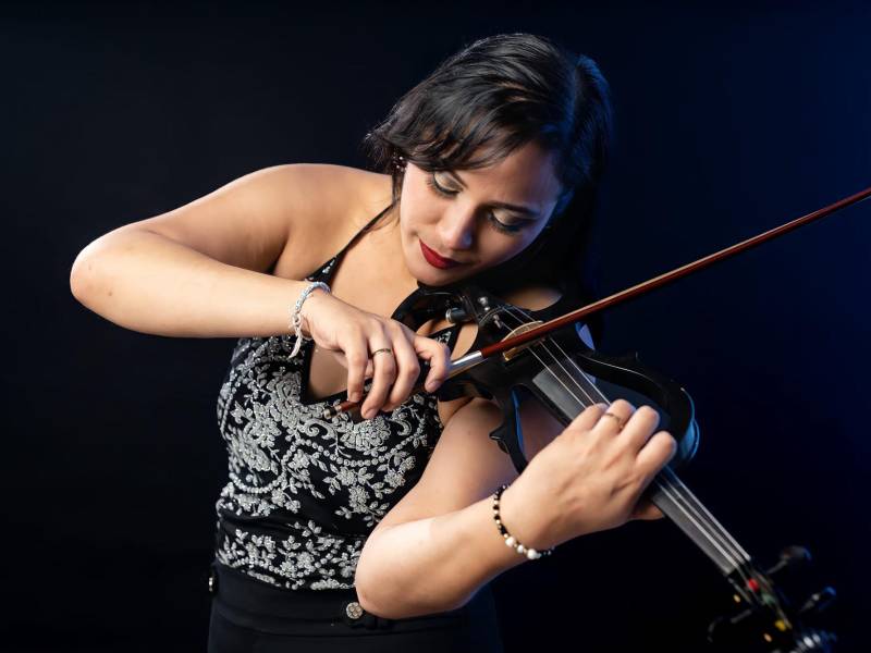 La cantante Sampedrana Dubis Oviedo.