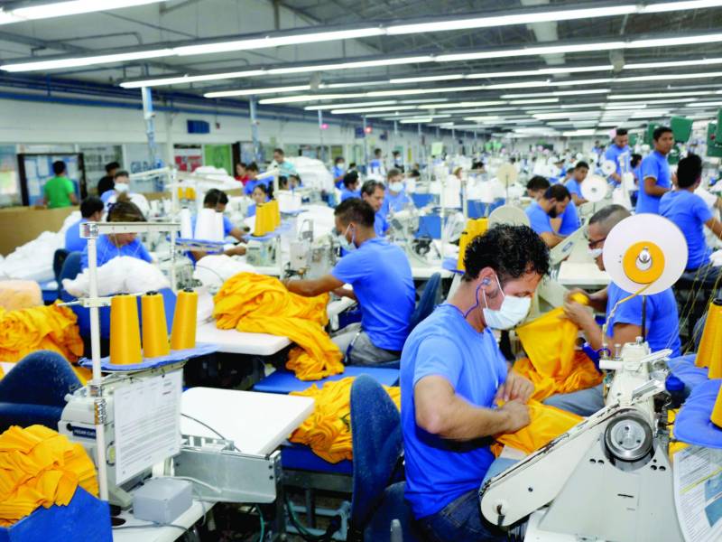 <b>La maquila es uno de los sectores que más empleo genera en el país, las empresas se concentran más en la zona norte. Foto: Melvin Cubas.</b>