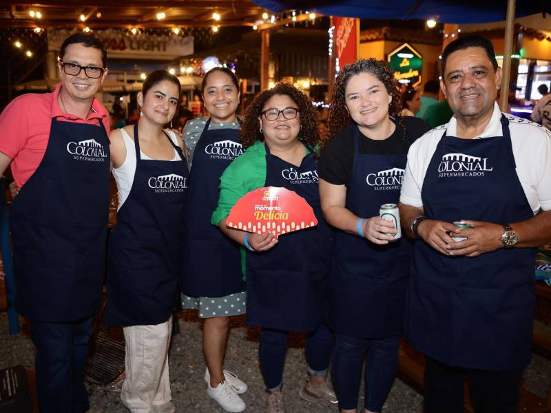 Raúl Peña, Lidia Matamoros, Jessica Murillo, Malena Murillo, Roxana Castillo y Armando Murillo