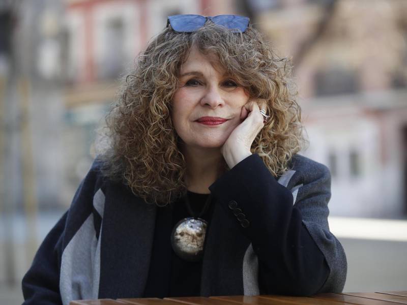 MADRID, 09/02/2023.- La escritora nicaragüense Gioconda Belli (Managua, 1948), que cumple este mes su primer año de exilio en España, en una entrevista con EFE, confiesa: “Nunca imaginé que iba a tener que vivir de nuevo en el exilio, jamás nos hubiéramos imaginado que podía pasar, no estaba lista para exiliarme”. EFE/Juan Carlos Hidalgo