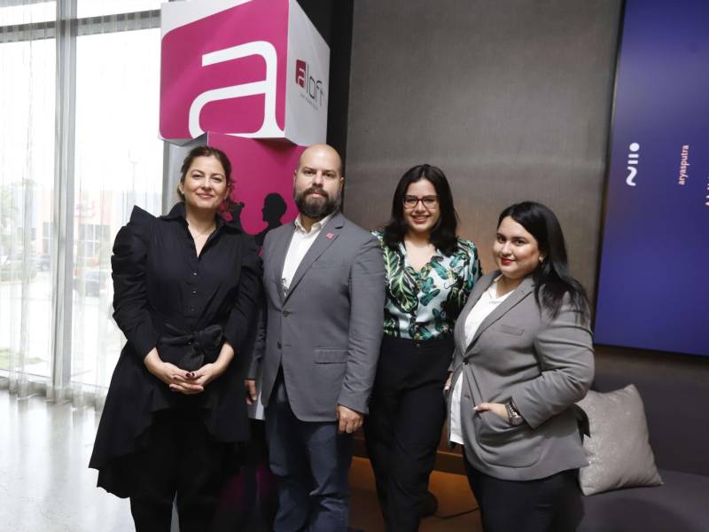 Aloft Hotels es una marca de Marriott International, en esta ocasión, se brindó un tour a los medios de comunicación por el lugar. Destacando que recién abrió sus puertas a los visitantes en el Barrio Río de Piedras, 18 avenida, entre la 6 y 7 calle SO. En la foto: Caroline Bolduc (gerente general de Aloft SPS), Eduardo Hernández (director de Ventas), Stephanie Gabrie y Heydi Contreras (ejecutivas de Ventas)