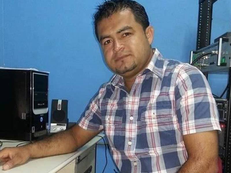 Foto en vida de comunicador social Francisco Ramírez.