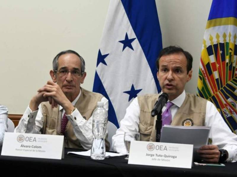 El expresidente guatemalteco Alvaro Colom estuvo como Asesor Especial de la Misión en las pasadas elecciones de Honduras junto al expresidente boliviano Jorge Tuto Quiroga. Foto de archivo.