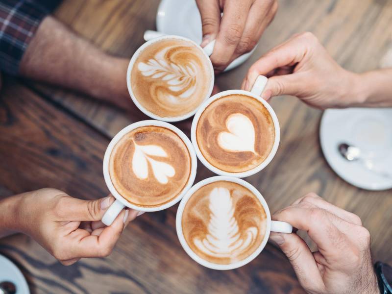 Existe toda una gama de mecanismos a través de los cuales el café puede reducir la mortalidad y tener estos efectos favorables sobre las enfermedades cardiovasculares.