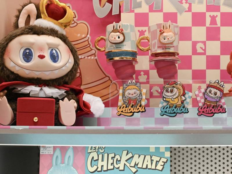 Los Labubu, fabricados por una empresa china, se han convertido en un fenómeno mundial.