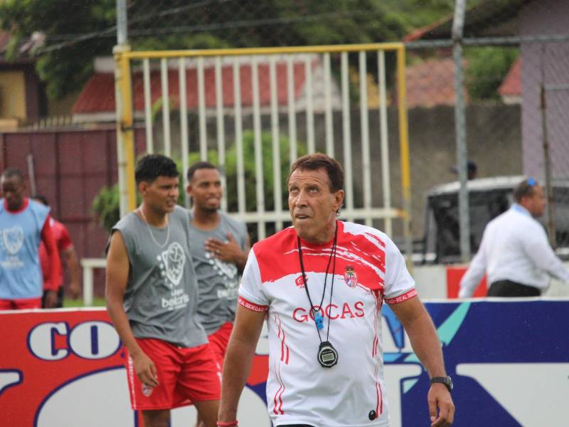 Américo Scatolaro solo pudo ganarle al Real España en su etapa como DT de la Real Sociedad.