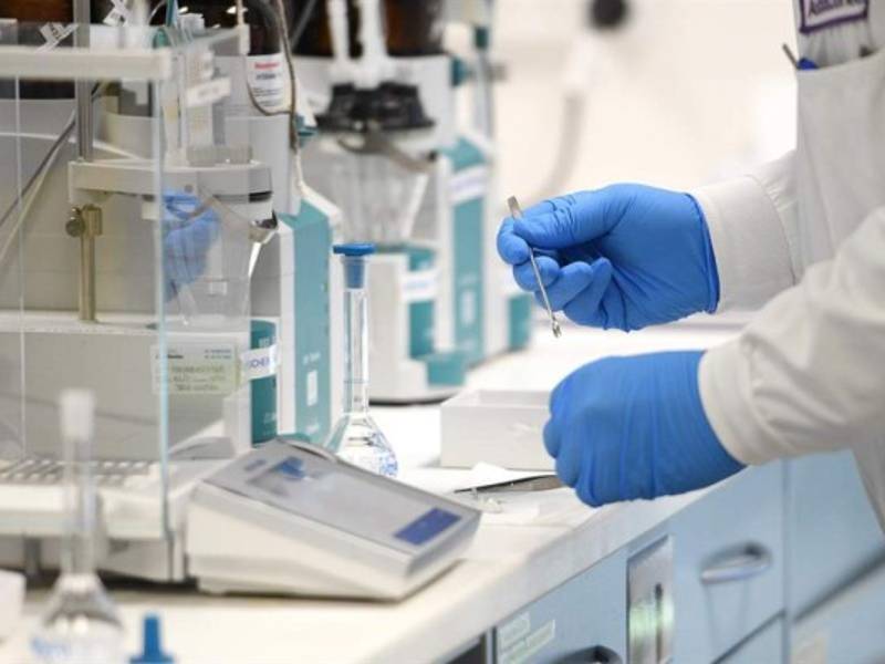 Al ser aprobada la vacuna de Oxford permitiría vacunar a los adultos del Reino Unido para abril de 2021.