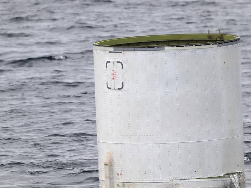 El ejército surcoreano recuperó fragmentos del cohete norcoreano en el mar Amarillo.