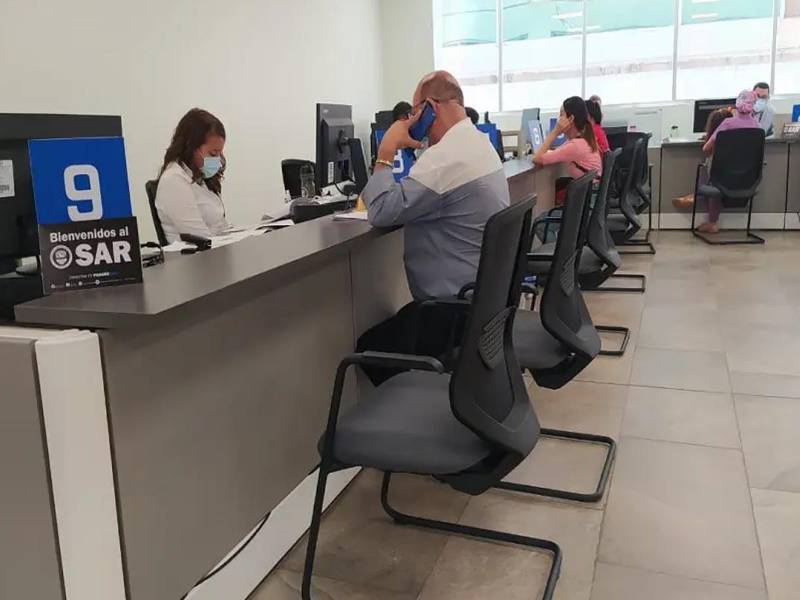 La principal fuente de ingresos del gobierno central es el Impuesto Sobre Ventas (15% y 18%) al generar el año pasado 64,421.1 millones de lempiras, con una aportación de 43.27% del total.