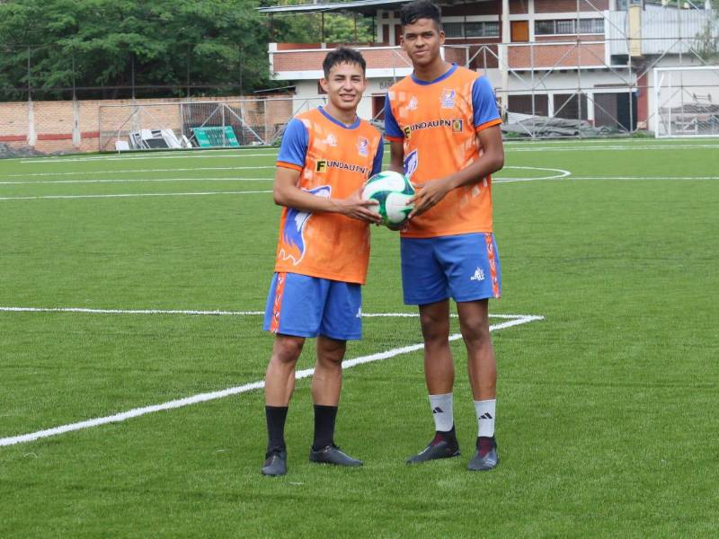 Ambos futbolistas de la Manada buscan ser elegidos para el mundial juvenil que se celebrará el próximo año.