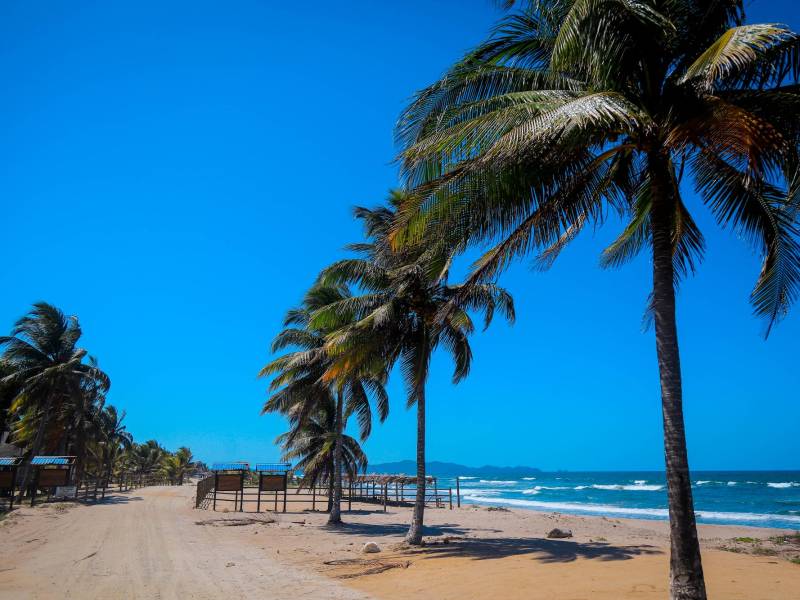 Desde Barra Vieja hasta Miami la playa es hermosa. El azul del agua con el del cielo se combina a la perfección dando una de las vistas más bellas de la bahía.