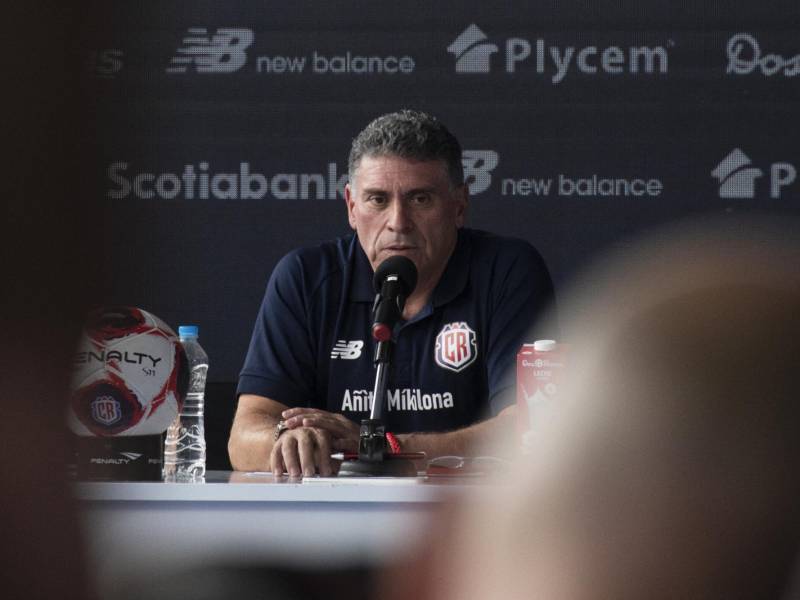 Luis Fernando Suárez durante la rueda de prensa en Costa Rica.