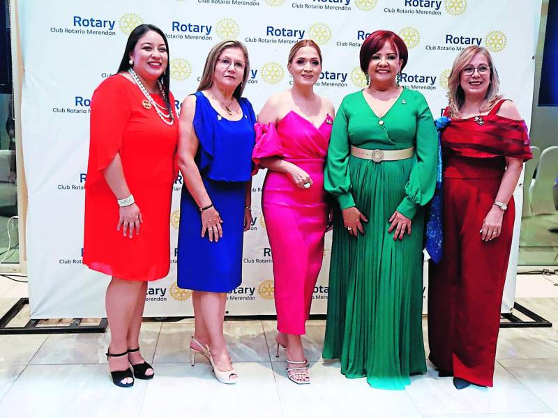 directiva. Ana Álvarez (vicepresidenta), Luisa Salas (secretaria), Patricia Girón (tesorera), Verena Cálix (presidenta) y Ena Velásquez (fiscal)