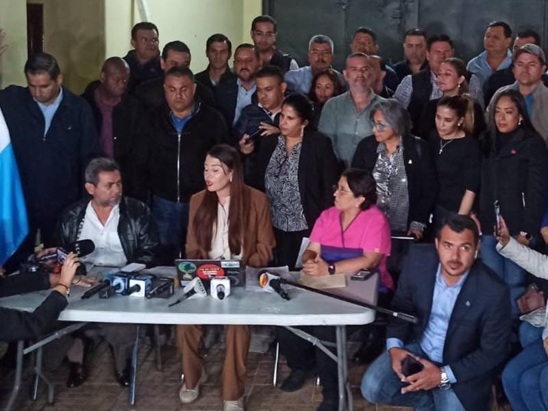 Los diputados de oposición realizaron una sesión con 72 congresistas liberales, nacionalistas y del PSH.