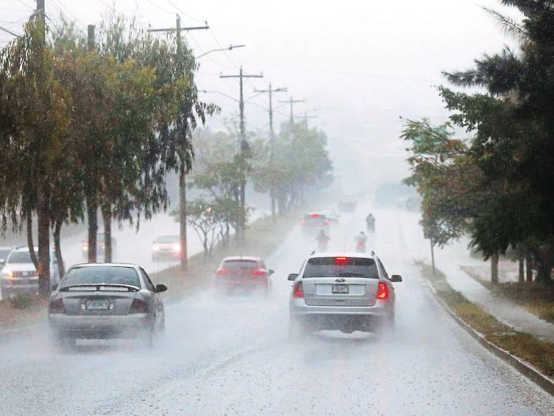 tormenta. El martes llovió con una intensa actividad eléctrica.