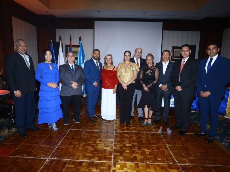 Sergio Pineda, María Luisa Fernández, Luis Tirso Boquín, Juan C. Díaz, María Price; Ena Interiano, José Interiano, Rosa Melgar, Martin Palma, Frank Wehmeyer y David Moreno.