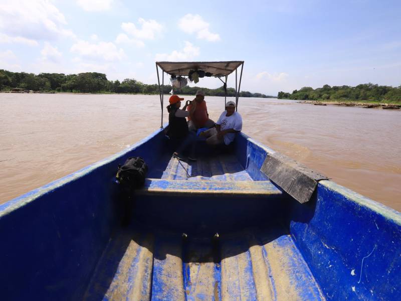 LA PRENSA recorrió la desembocadura del río Chamelecón. Hay basura y sedimento por doquier.