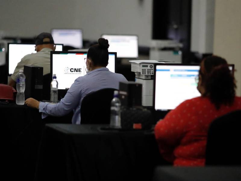 La consejera del CNE, Rixi Moncada, denunció irregularidades en algunas actas que benefician a algunos candidatos del Partido Nacional, entre ellos, Ebal Díaz.