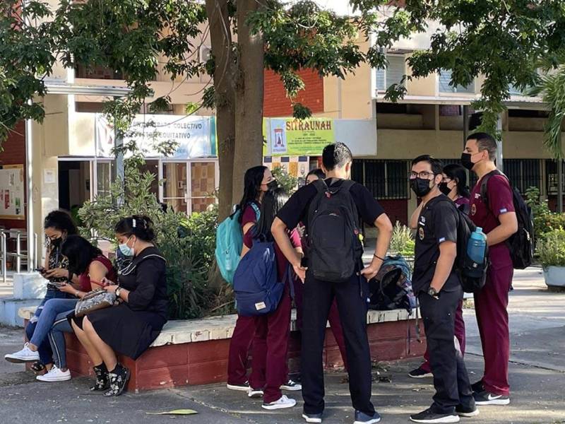 La Universidad Nacional mantendrá su sistema de modalidad presencial, semipresencial y virtual, creado a raíz de la pandemia de la covid-19.